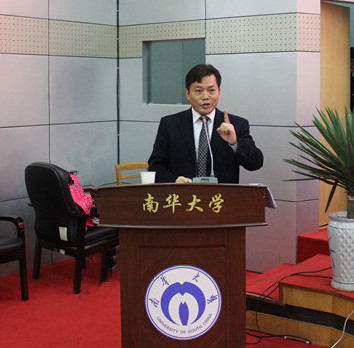 图为PA视讯平台,PA视讯,PA视讯官网党委书记龙志坚老师在大会上发表重要讲话。